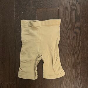 SKIMS shaper shorts NWOT